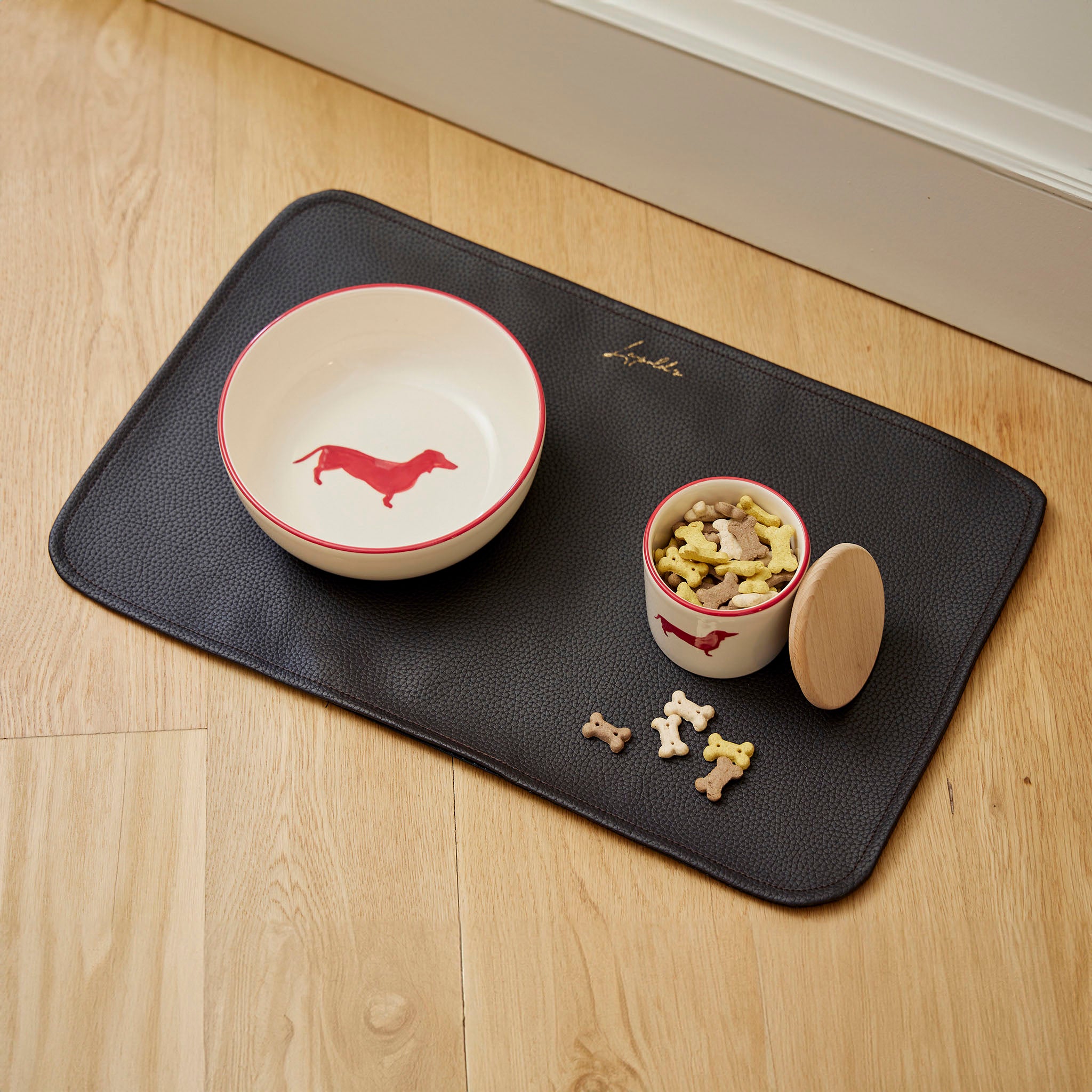 Gmundner x Leopold's Collection: Hand-painted ceramic bowl with dachshund motif