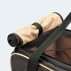 Detailaufnahme aufgerollter Sonnenschutz von Fahrradtasche für Hunde in schwarz 