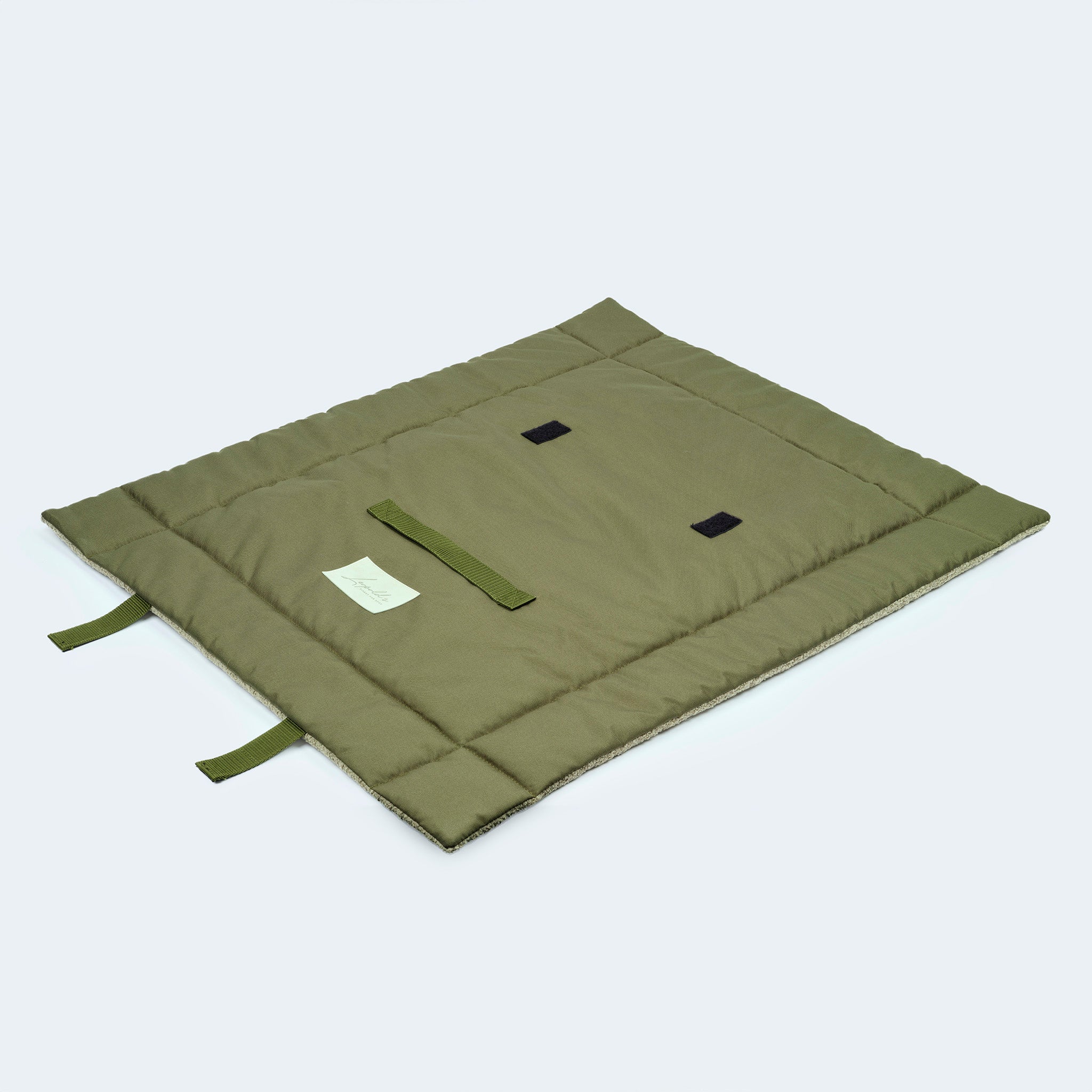Hundematte Outdoor in Oliv faltbar. Wasser- und Schmutzabweisendes Material. 